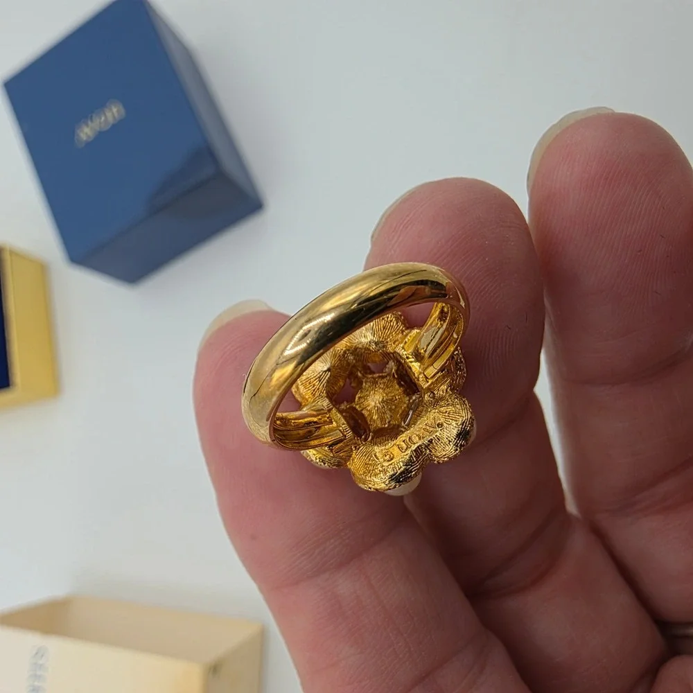 Avon Womens Lustre Ring Faux Pearl Turquoise Accent Vintage 1972 Gold Tone Small